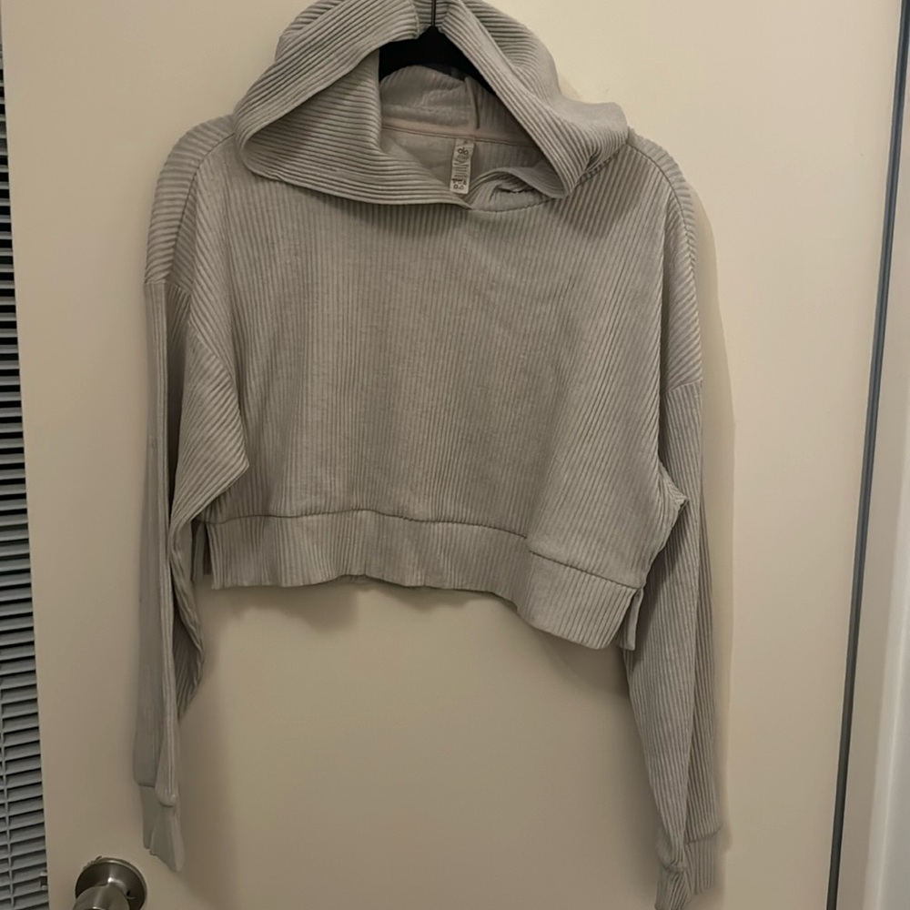 Alo muse cropped hoodie in size small